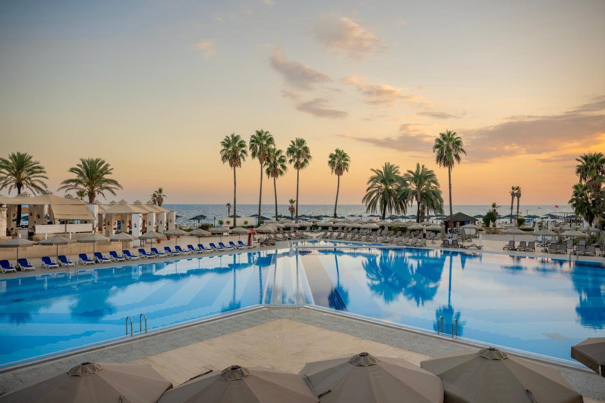 Resort Adora & 5*